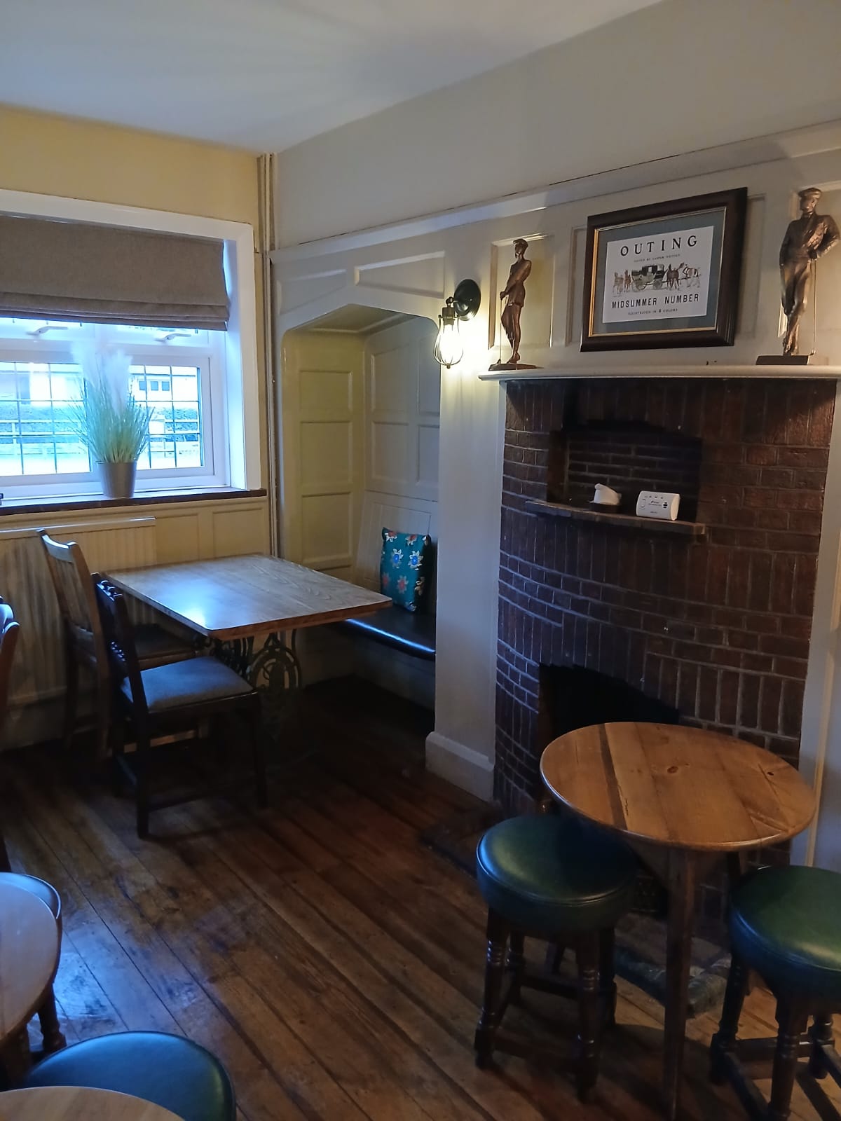 The Fighting Cocks Pub